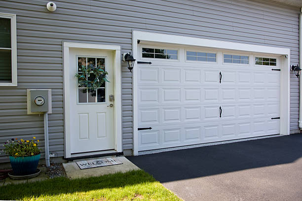 24/7 Emergency Garage Door Panel Replacement experts in Pawtucket, RI